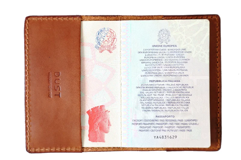 Mod 132 - Passport Holder Cuoio Brown made with Tuscan Vegetable-Tanned Leather