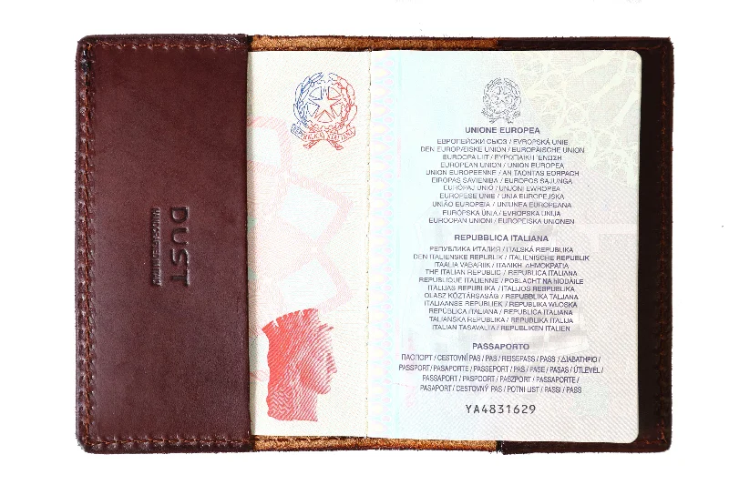 Mod 132 - Passport Holder Cuoio Havana made with Tuscan Vegetable-Tanned Leather