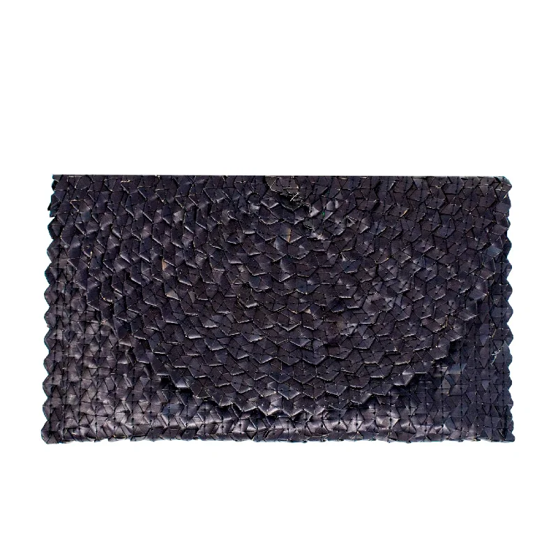 LIZZIE GRASS CLUTCH - ONYX BLACK