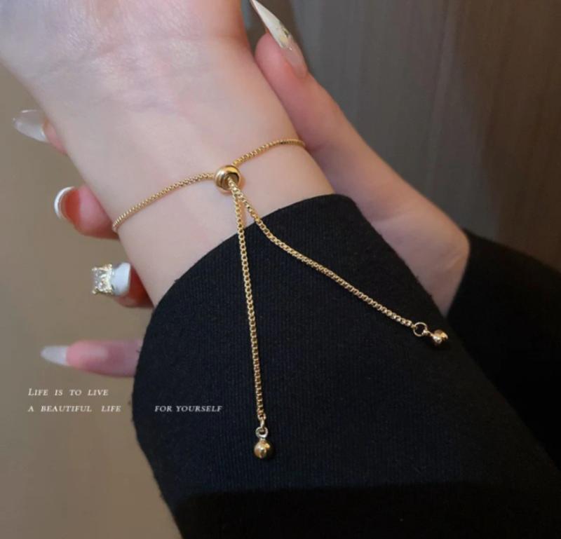 Gold Plated Flower Charm Bracelet for Women Wedding Party Wear