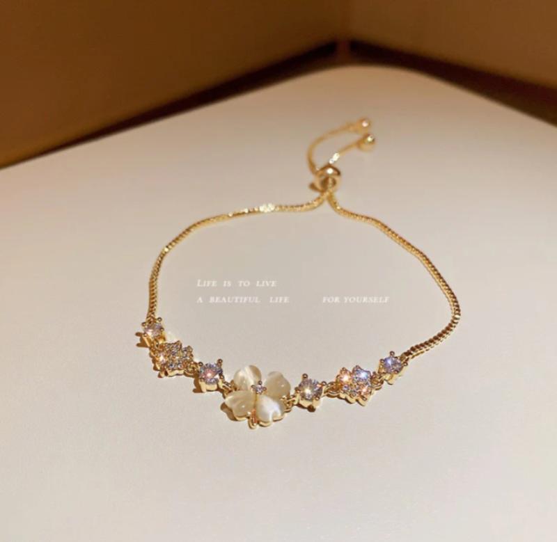 Gold Plated Flower Charm Bracelet for Women Wedding Party Wear